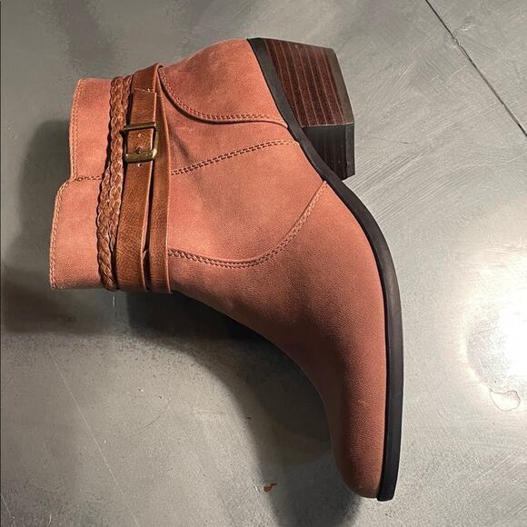 Yuu Tan Ankle Boots. 10M - Picture 4 of 4